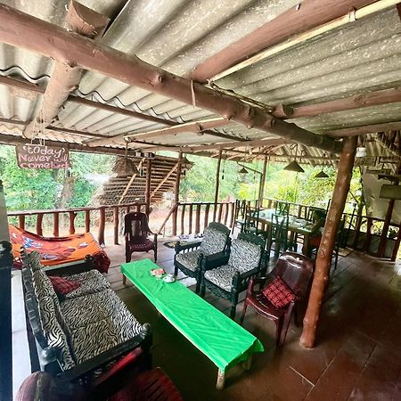 The Traveller'S Hostel & Private Rooms Сигирия Екстериор снимка