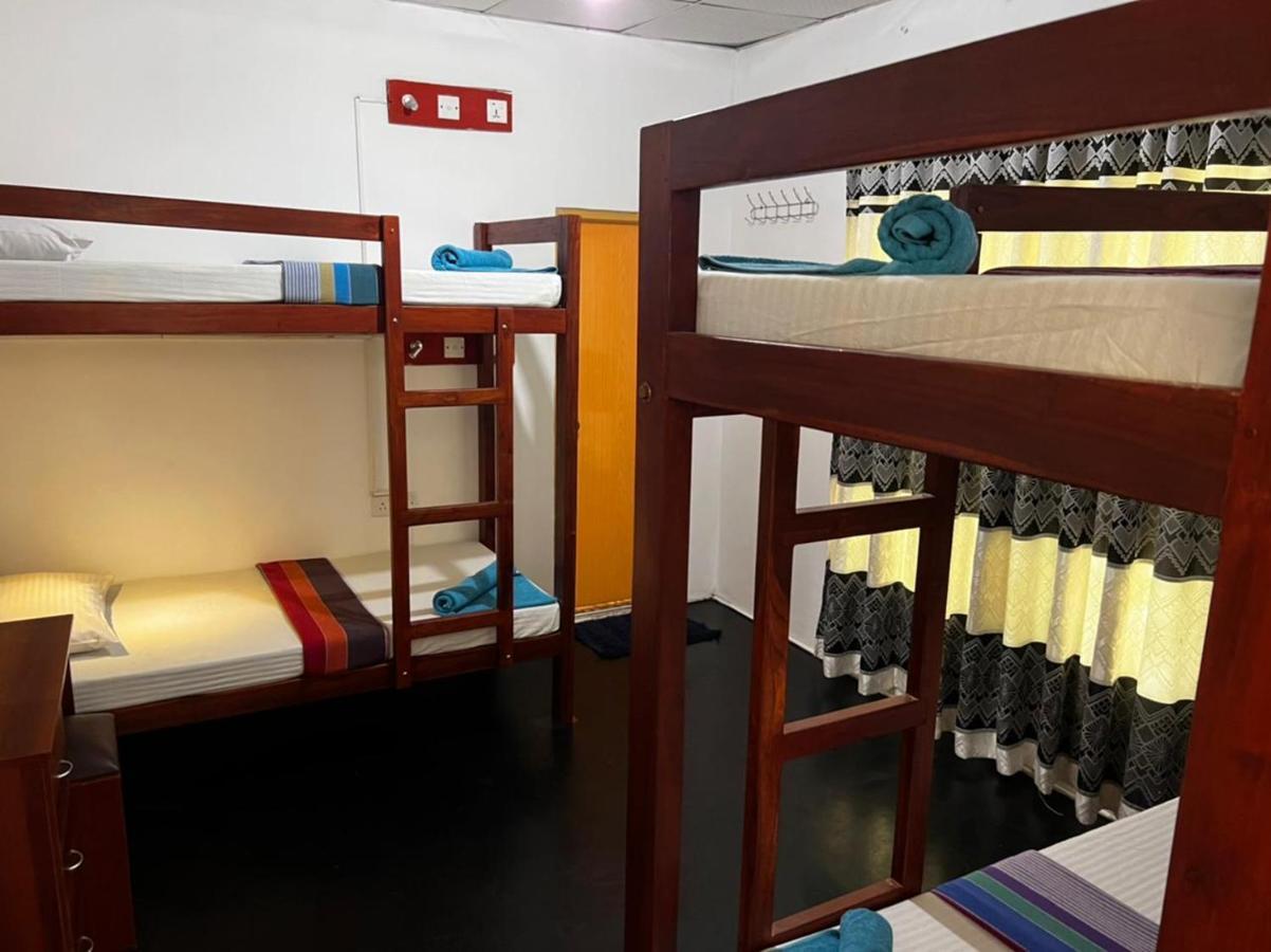 The Traveller'S Hostel & Private Rooms Сигирия Екстериор снимка