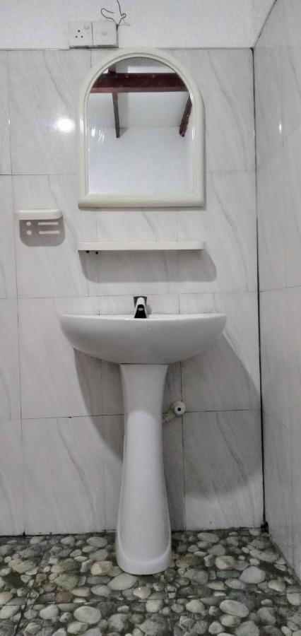 The Traveller'S Hostel & Private Rooms Сигирия Екстериор снимка