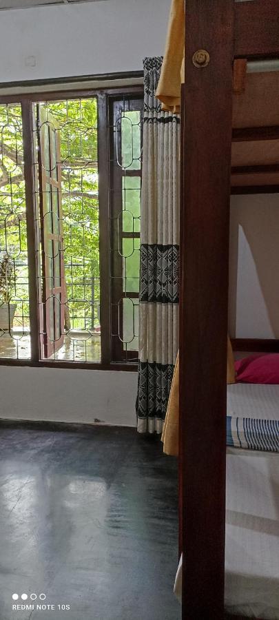 The Traveller'S Hostel & Private Rooms Сигирия Екстериор снимка