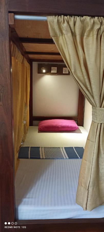 The Traveller'S Hostel & Private Rooms Сигирия Екстериор снимка