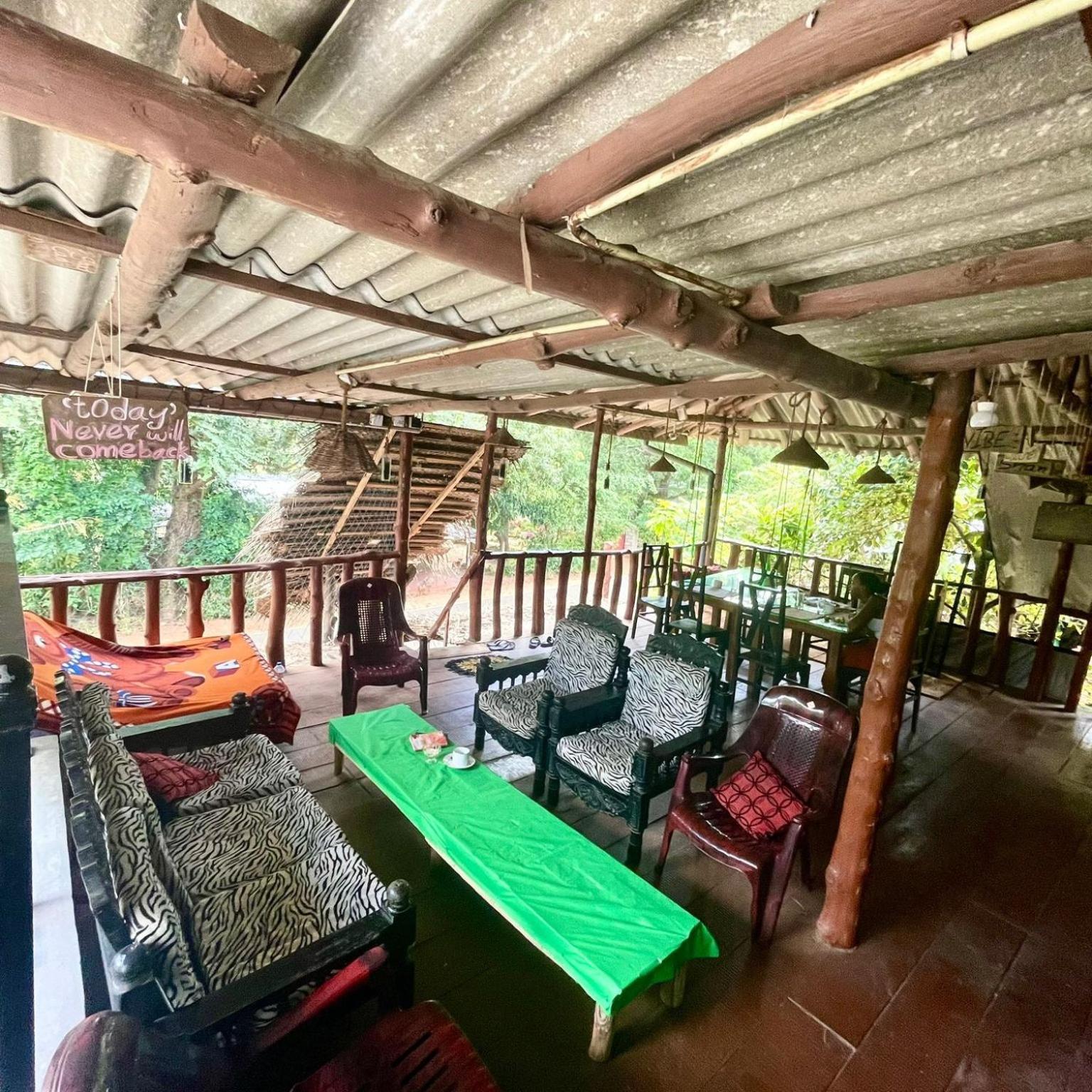 The Traveller'S Hostel & Private Rooms Сигирия Екстериор снимка