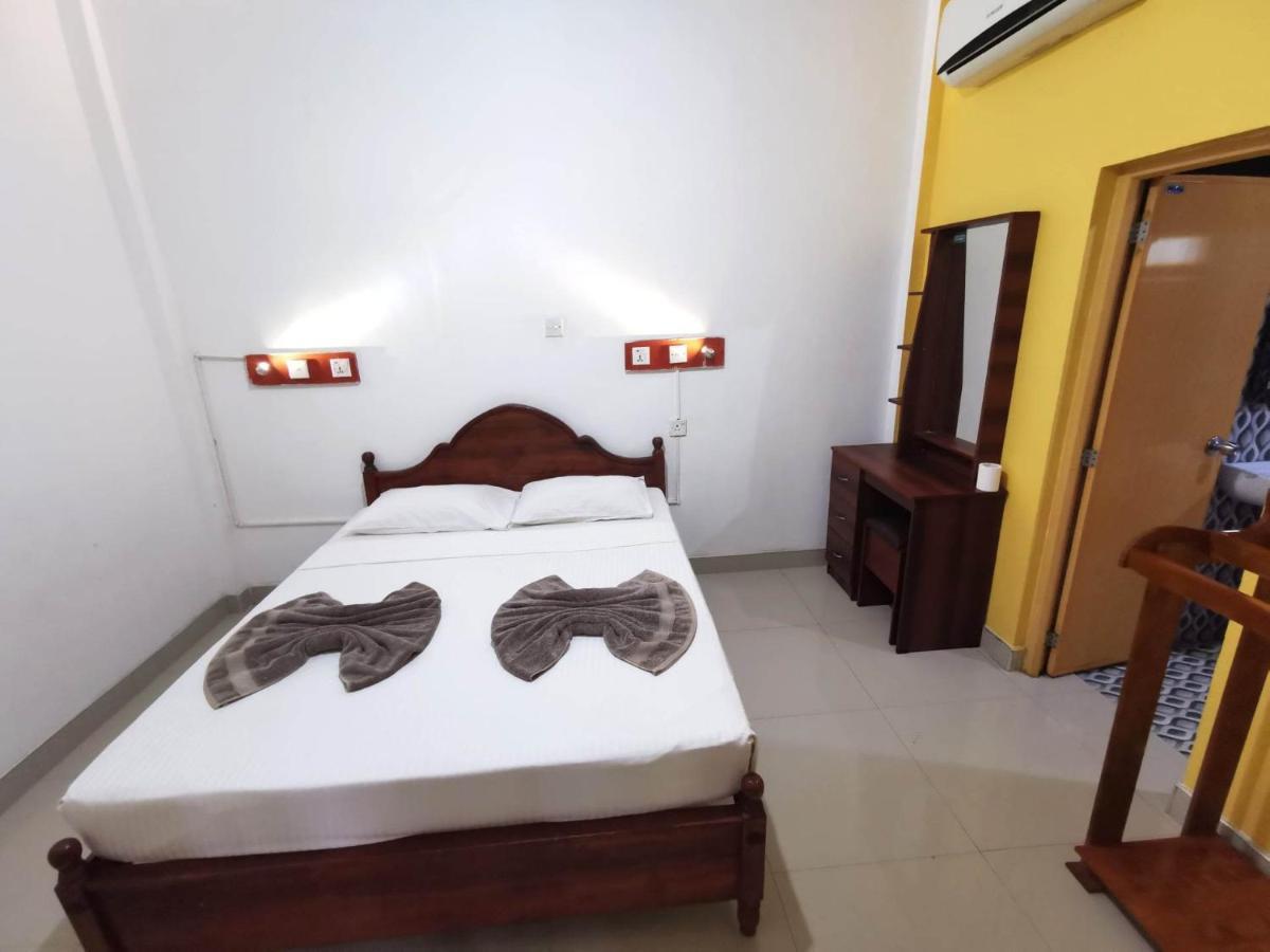 The Traveller'S Hostel & Private Rooms Сигирия Екстериор снимка