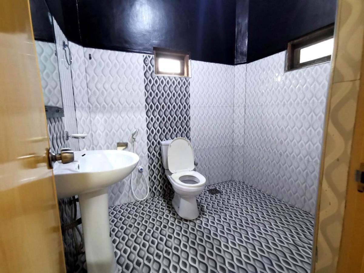 The Traveller'S Hostel & Private Rooms Сигирия Екстериор снимка