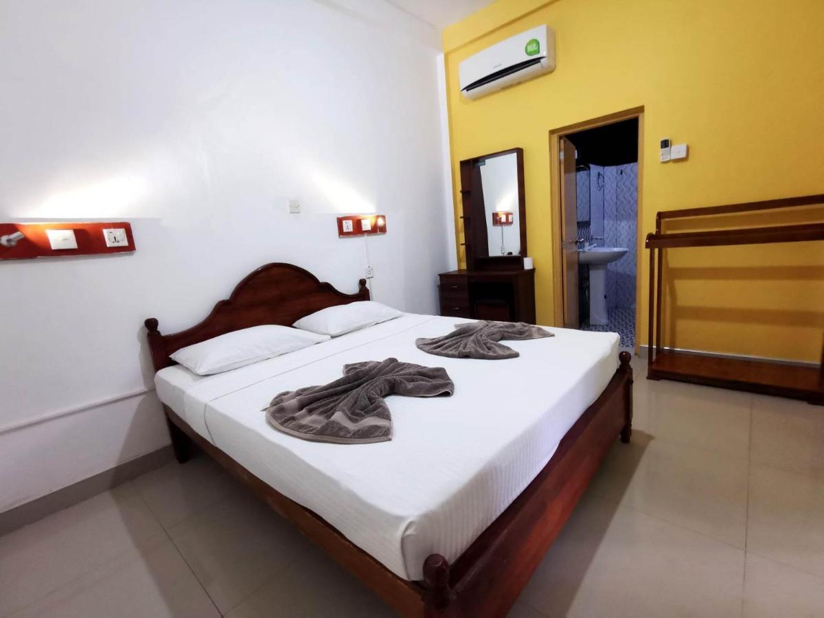 The Traveller'S Hostel & Private Rooms Сигирия Екстериор снимка
