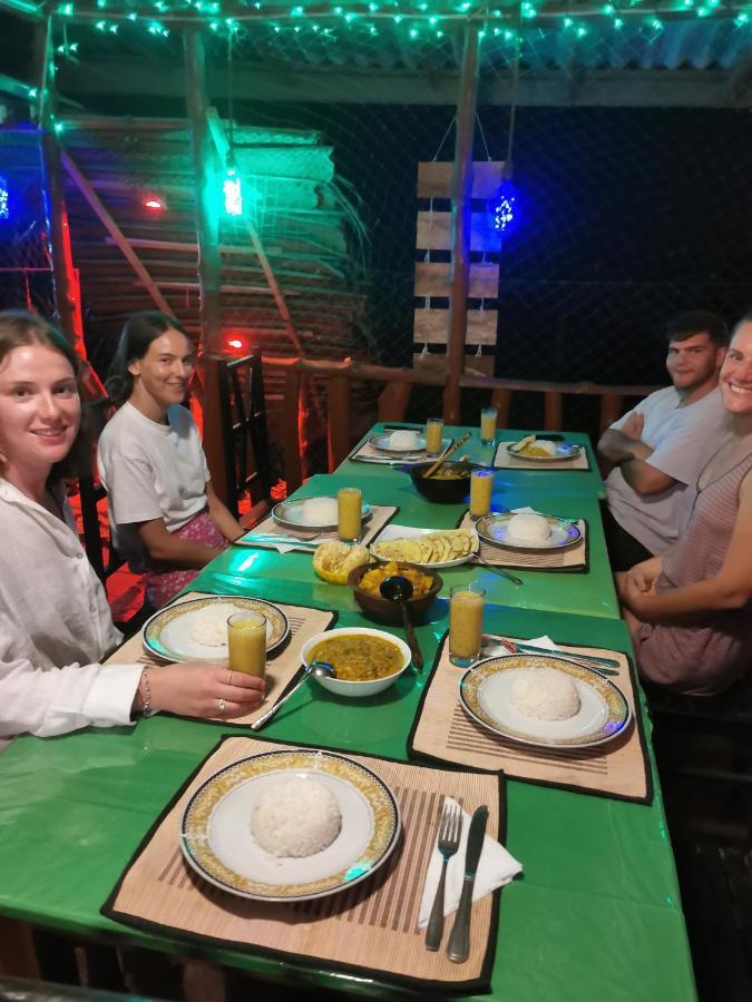 The Traveller'S Hostel & Private Rooms Сигирия Екстериор снимка